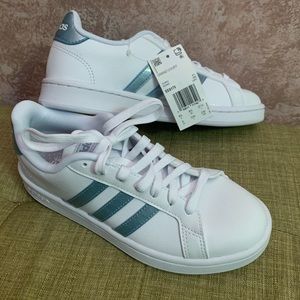 Women’s adidas🐬